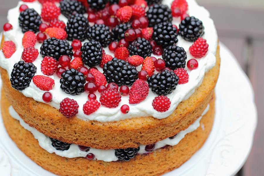 hazelnut torte with berries