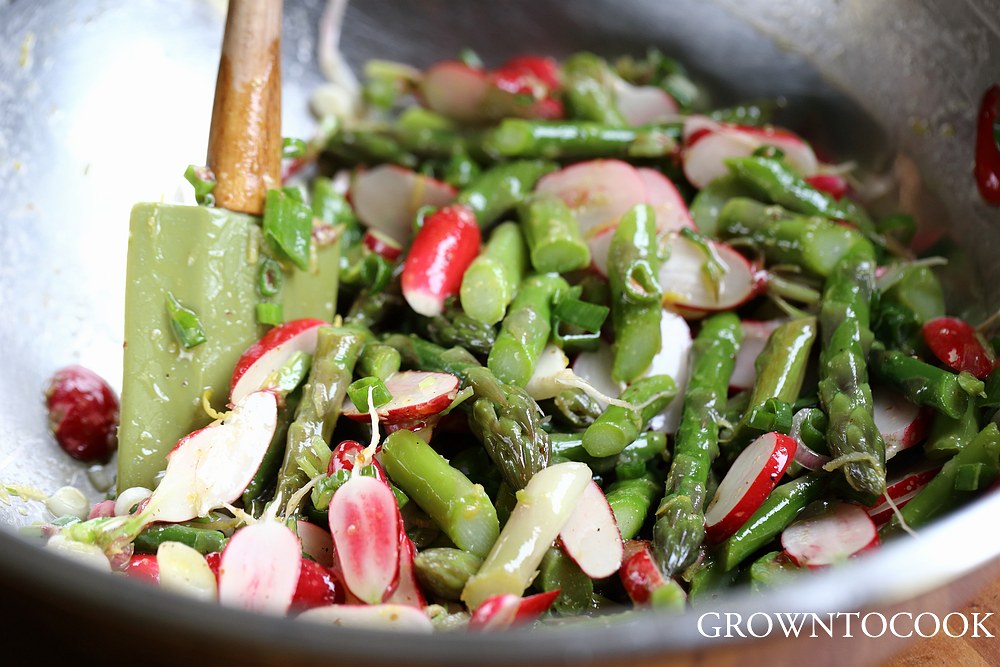 Asparagus and radishes salad