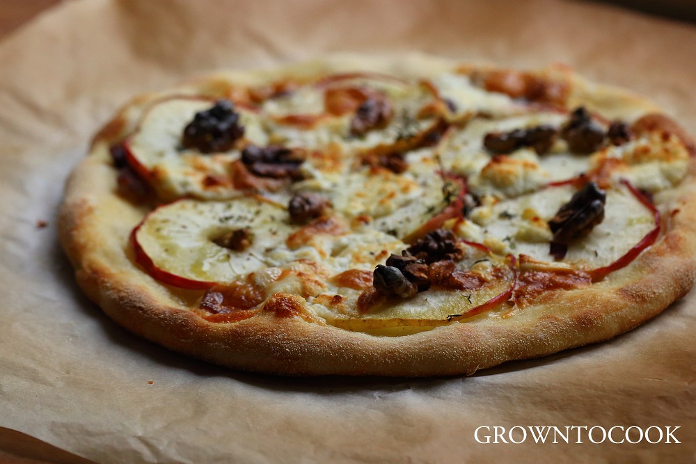 apple and goat cheese pizza