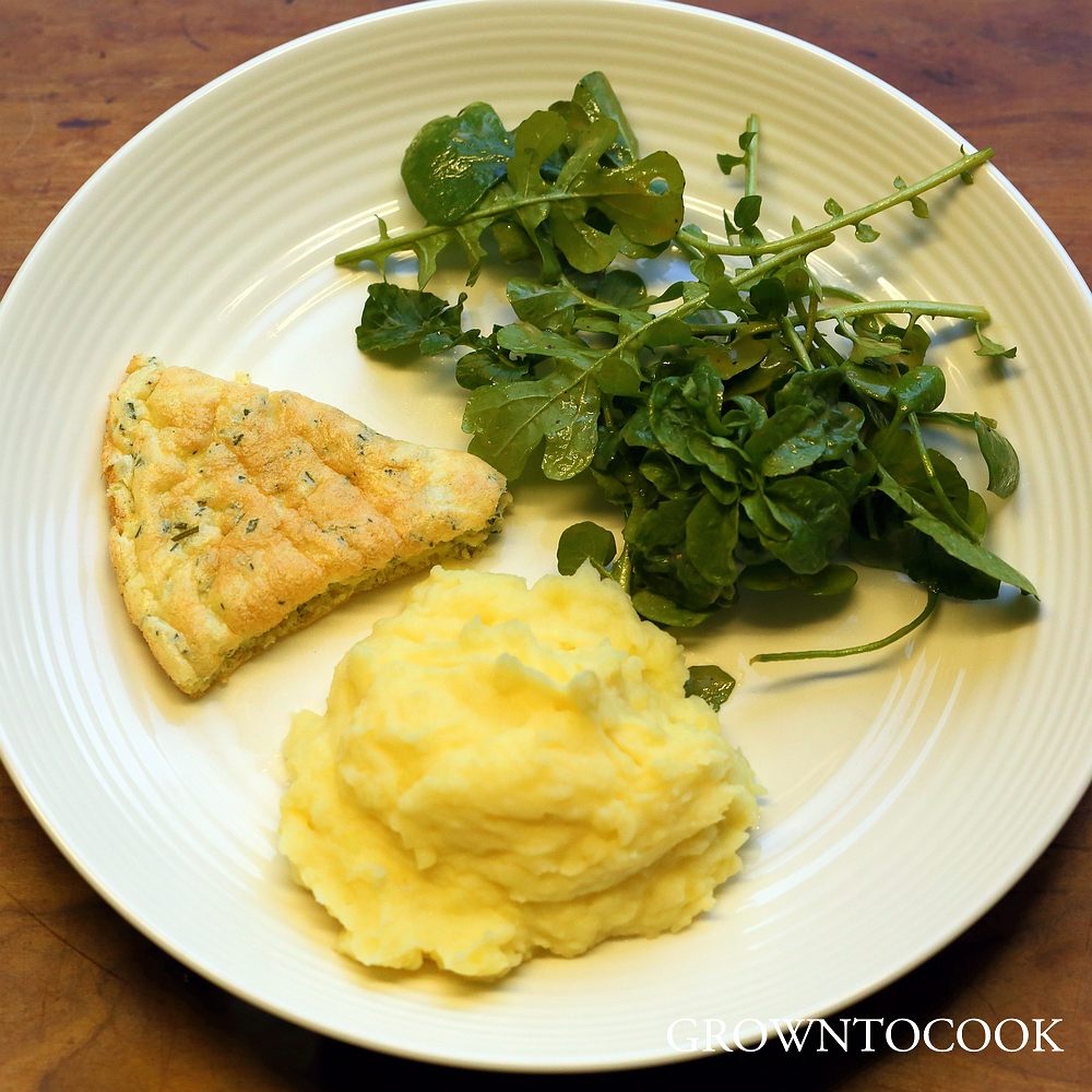 omelette with potato mash and winter salad