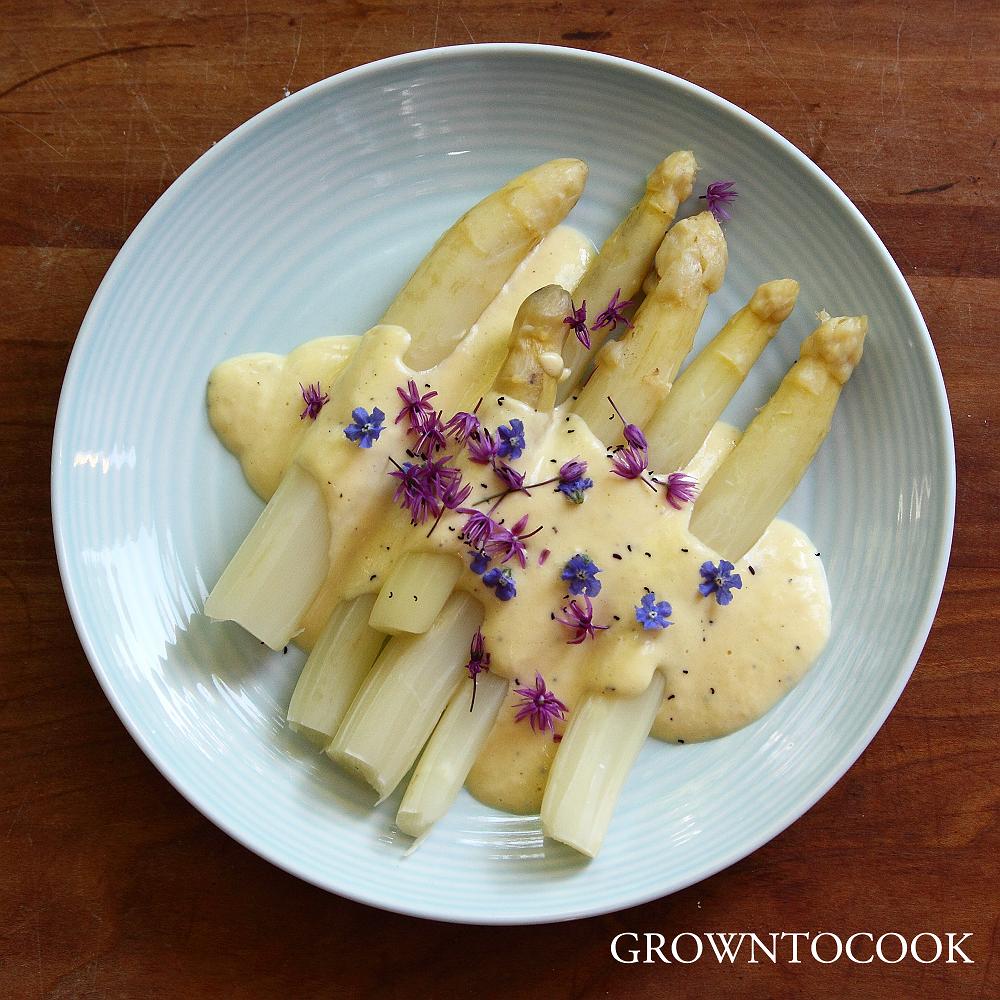 asparagus with cheese sauce