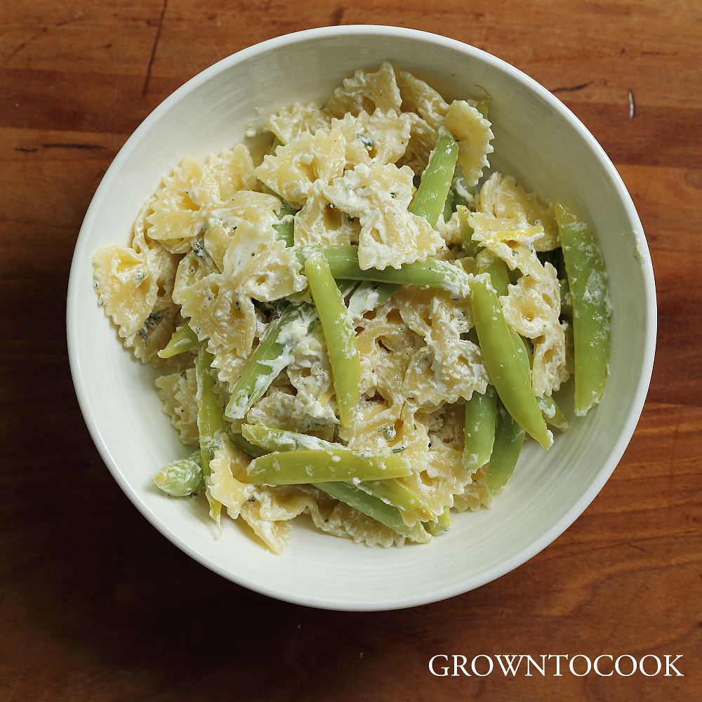 pasta with sugar snap peas and goat cheese