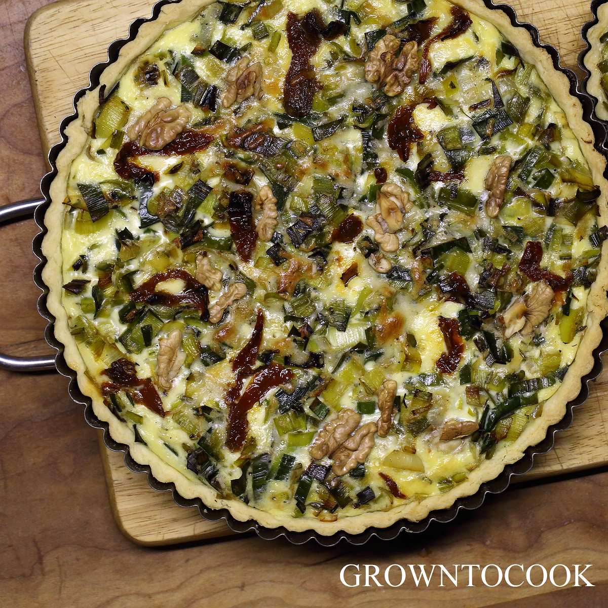 leek quiche with sundried tomatoes and walnuts
