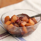 Sweet and sour quinces with dried fruits