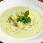 Italian courgette & basil soup