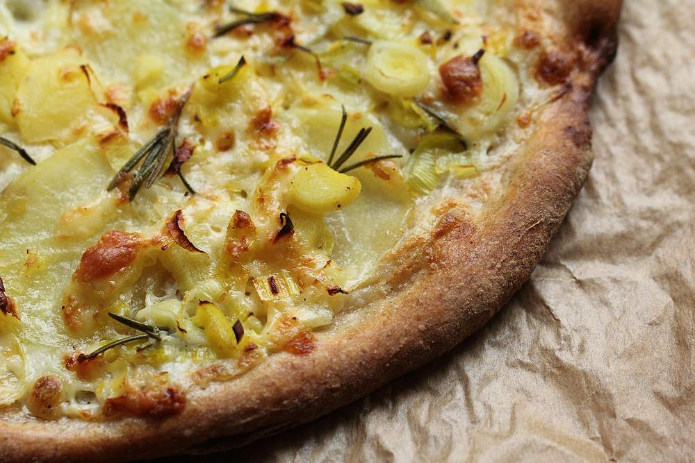 Leek and potato pizza – grown to cook