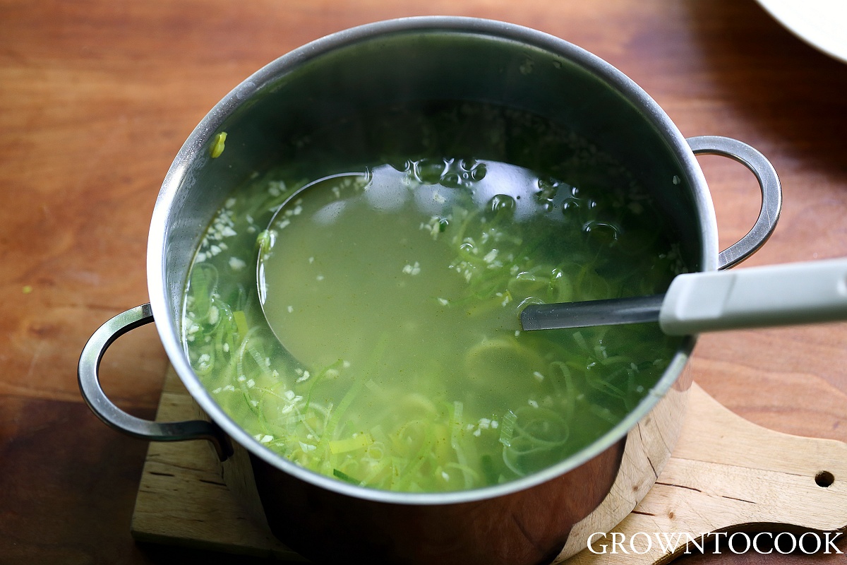 Sinuses clearing garlic soup – grown to cook